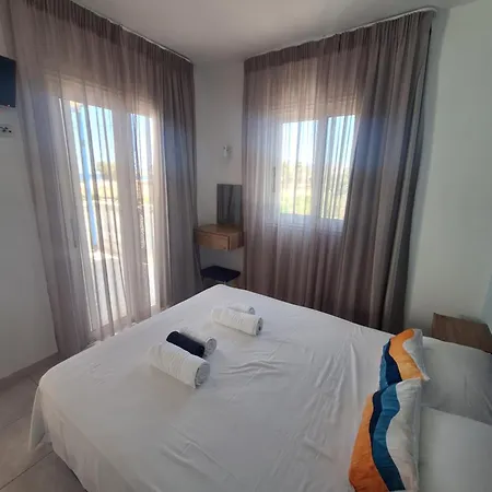 Iris Apartment *